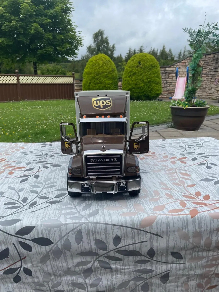 Bruder trucks - Image 4