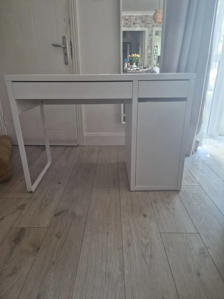 Desk and chest of Drawers - Image 2