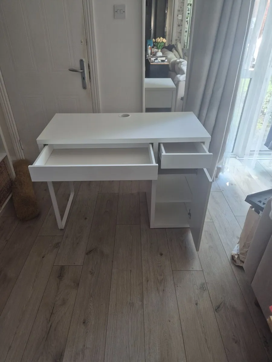 Desk and chest of Drawers - Image 3