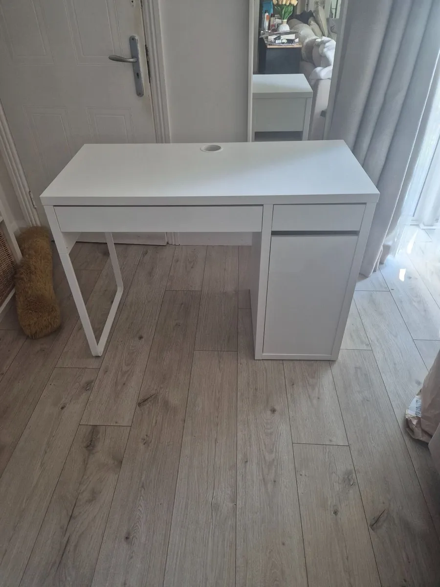 Desk and chest of Drawers - Image 4