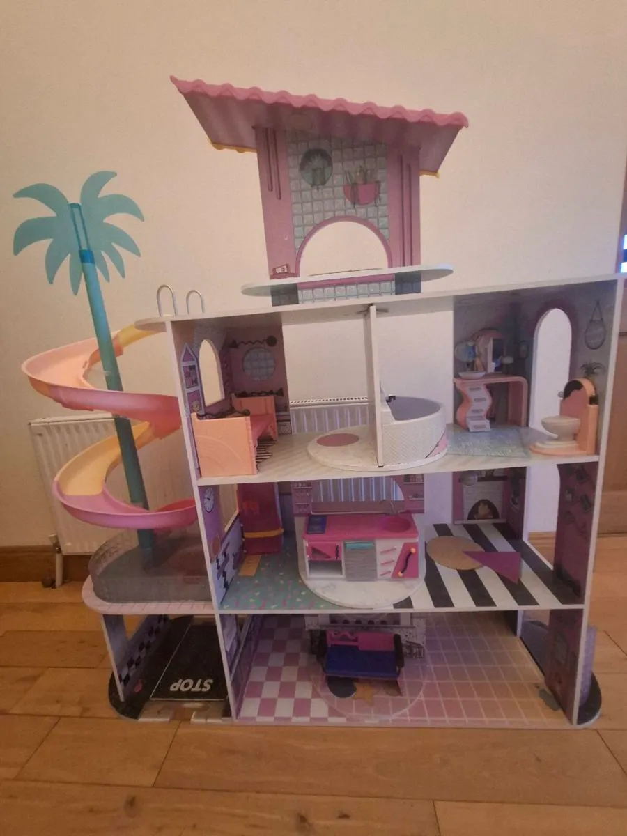 Lol doll house - Image 1