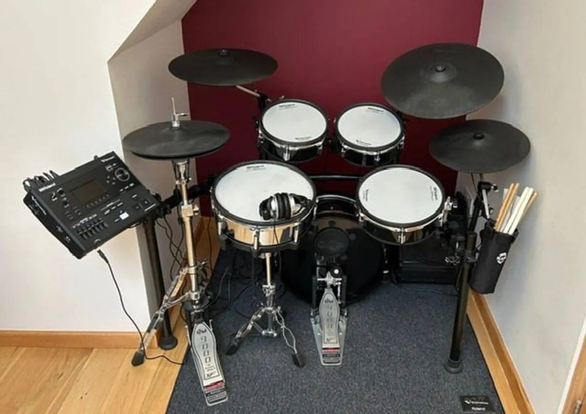 Roland V51 v-drum based kit, as new - Image 1