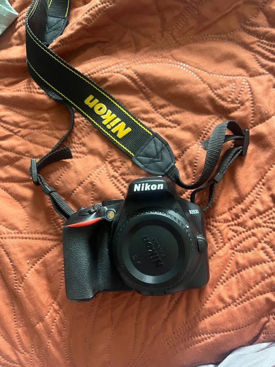 Nikon D3500 - Image 1