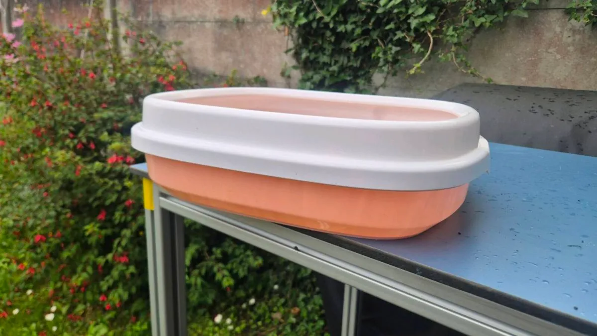 Cat litter tray - Image 1