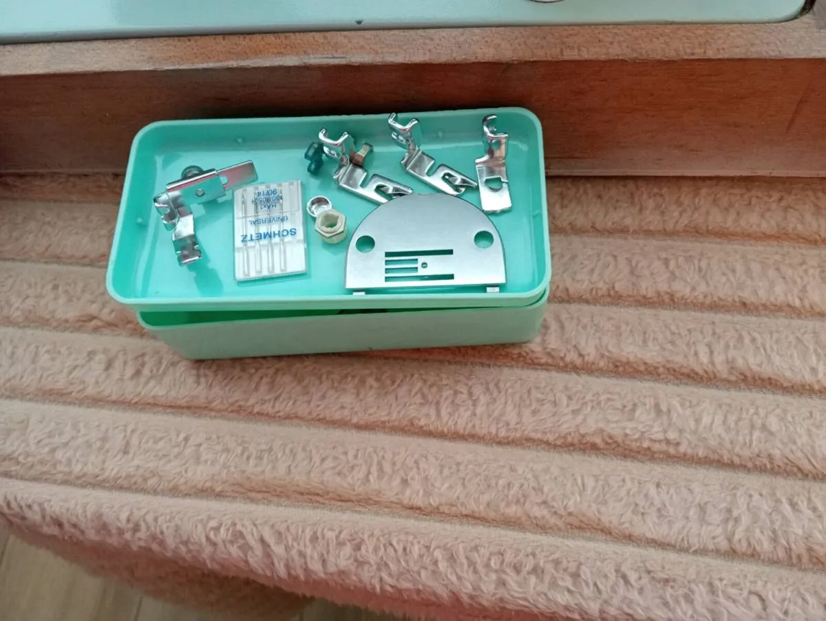 Brother sewing machine - Image 3