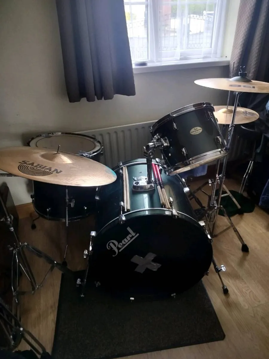 Pearl forum drum kit