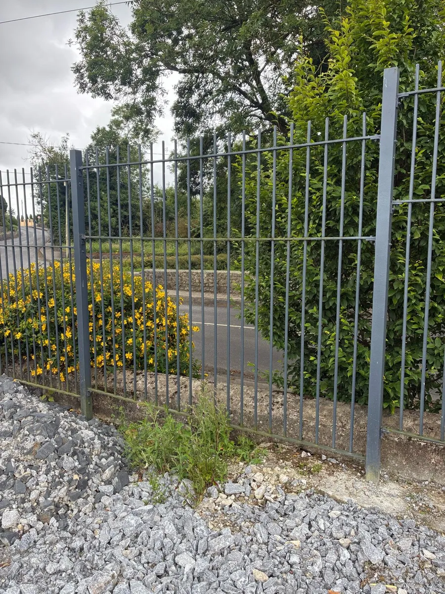 Galvanised fencing - Image 1
