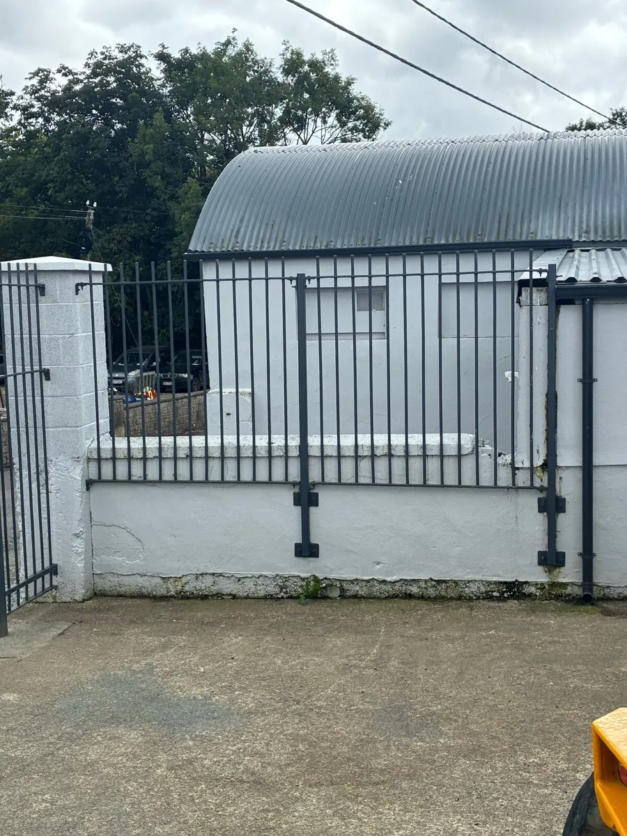 Galvanised fencing - Image 2