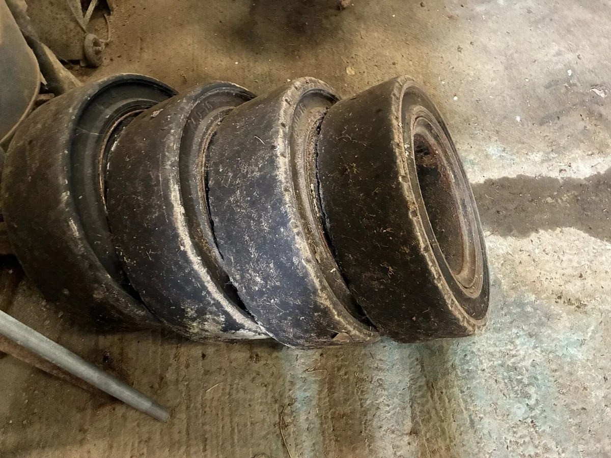 Wheels for skid steer loader - Image 3