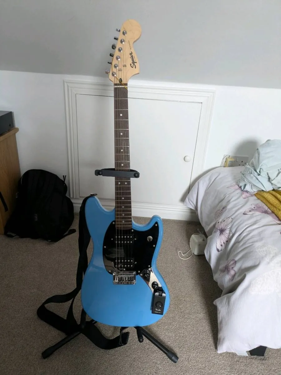Squire mustang electric guitar and fender micro am - Image 1
