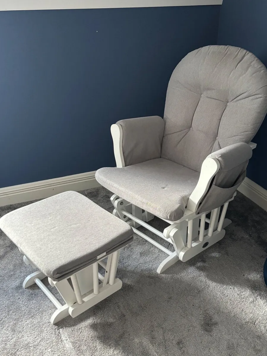 Nursing chair - Image 1