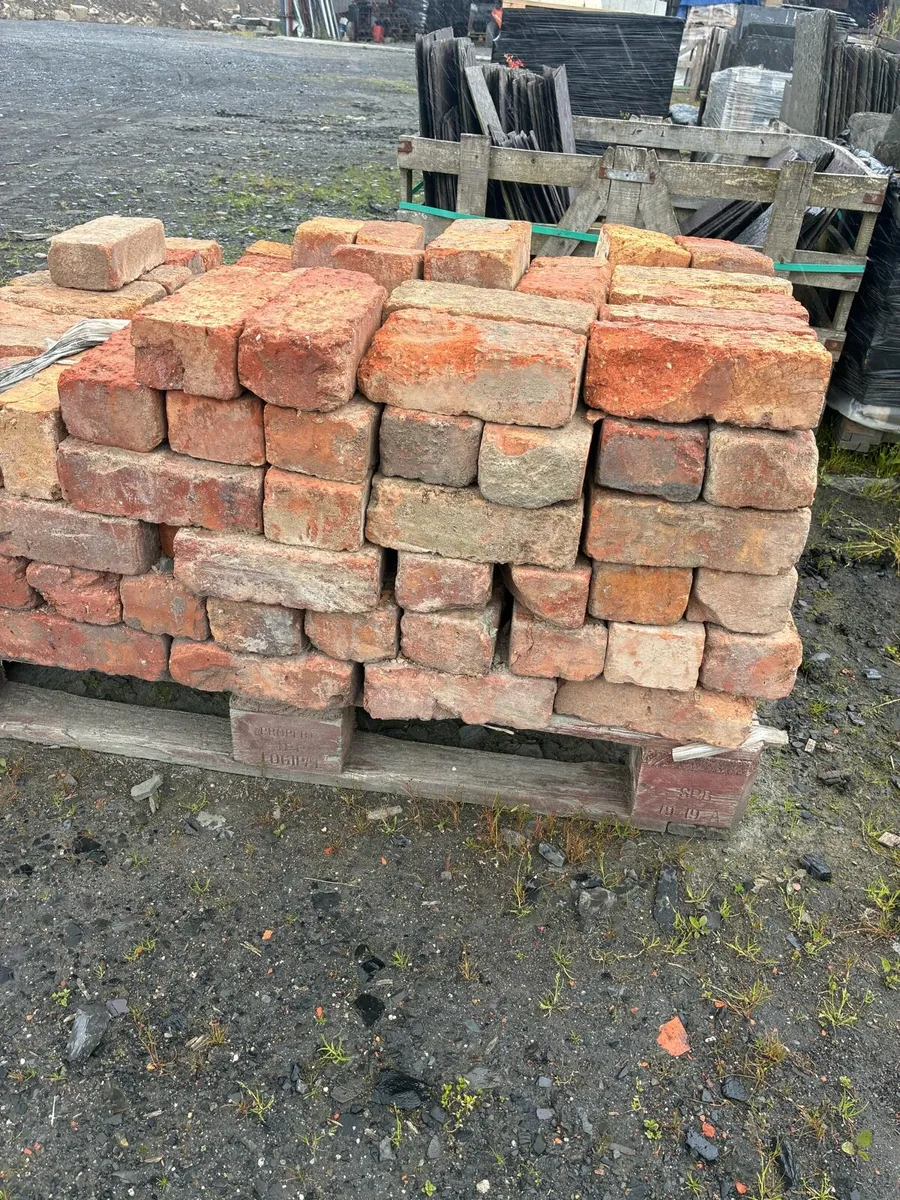 Reclaimed red brick - Image 1