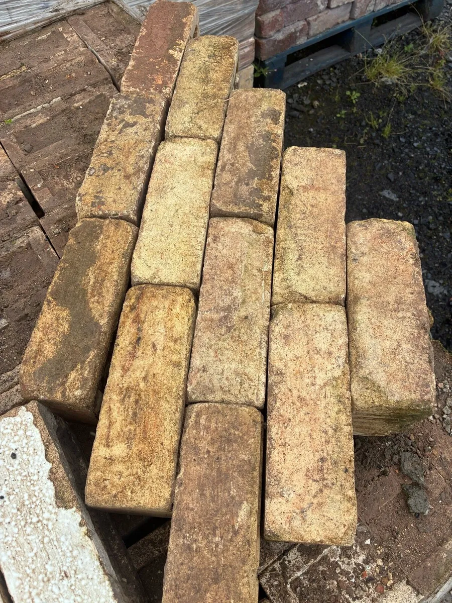 Reclaimed red brick - Image 2