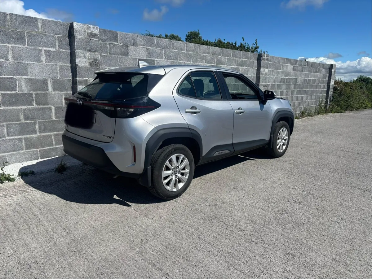 221 Toyota Yaris cross 1.5 hybrid for sale - Image 2