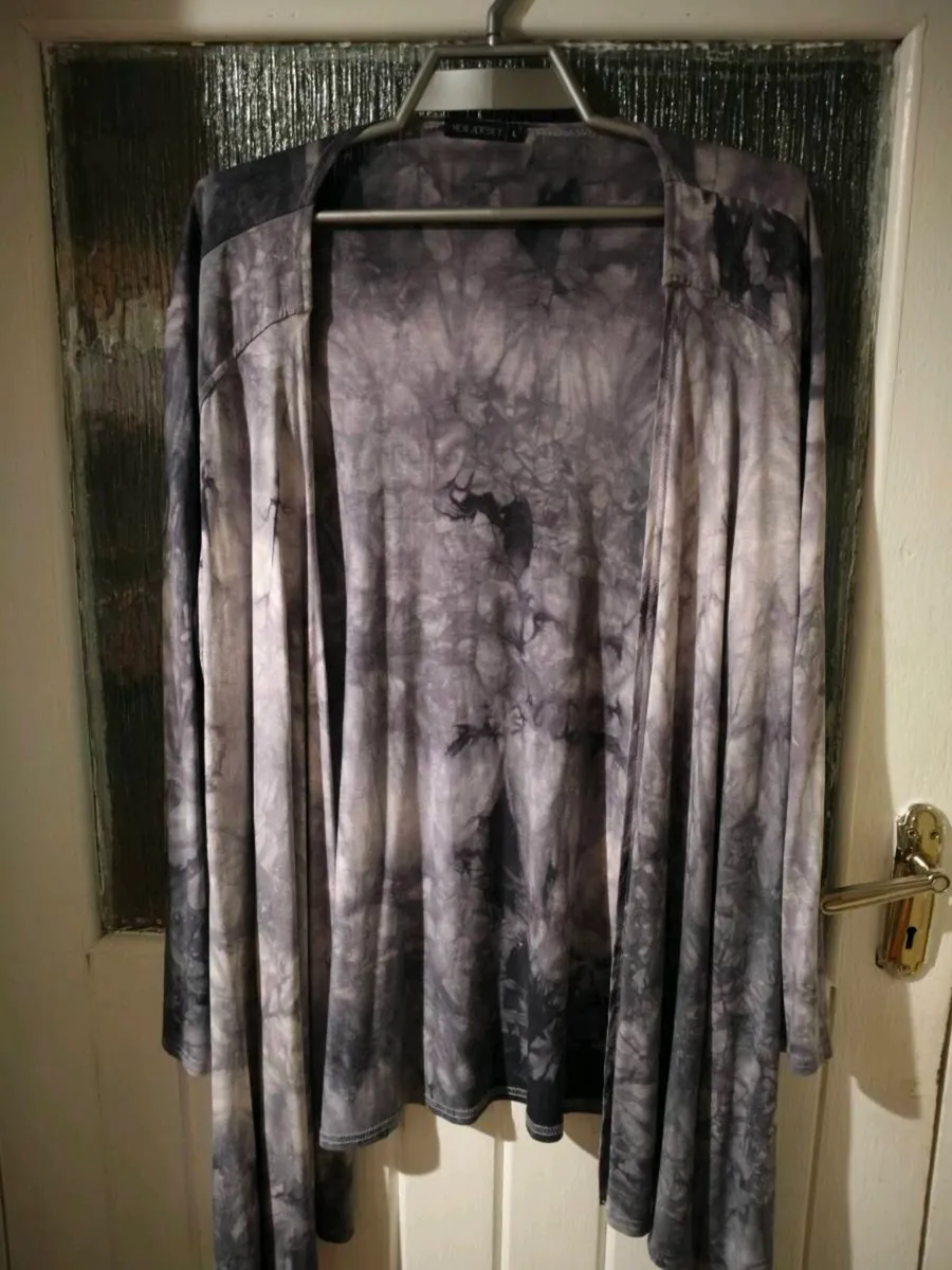New Jersey, waterfall grey and white tie-dye open- - Image 2