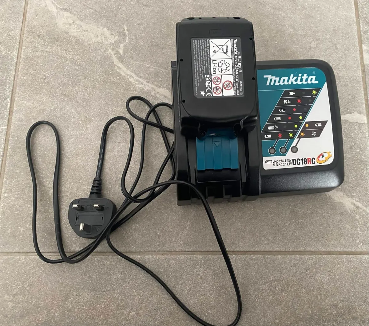 Makita DC18RC Fast Charger + BL1830B 18V Battery - Image 1