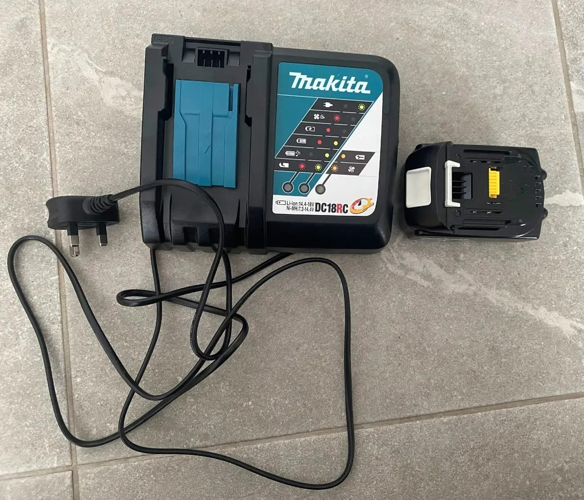 Makita DC18RC Fast Charger + BL1830B 18V Battery - Image 3