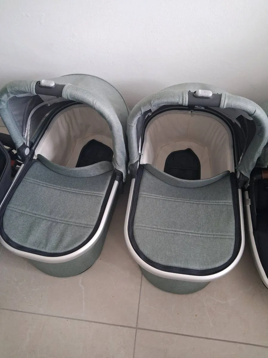 Uppababy vista v2 twin set - Image 3