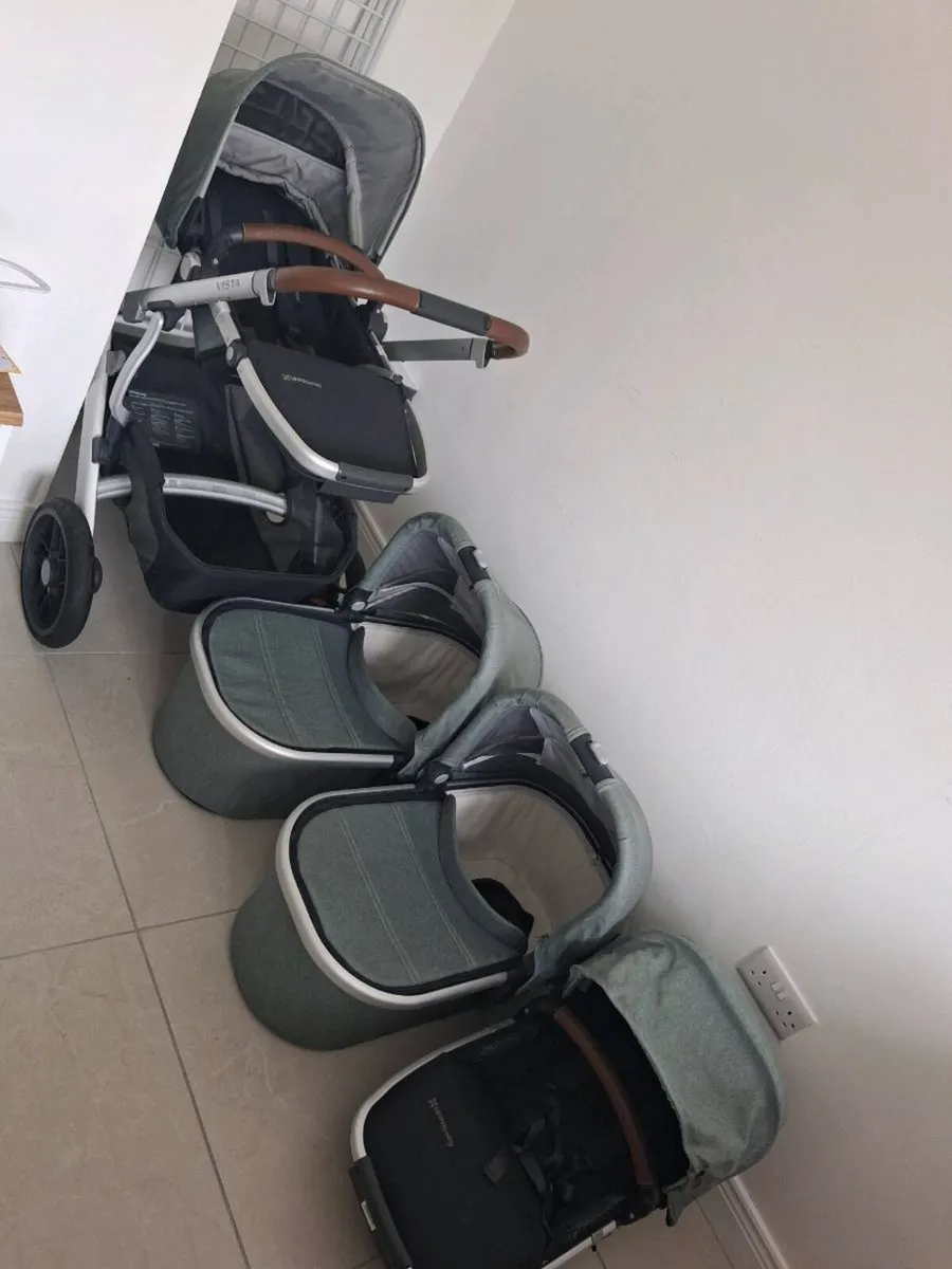 Uppababy vista v2 twin set - Image 1