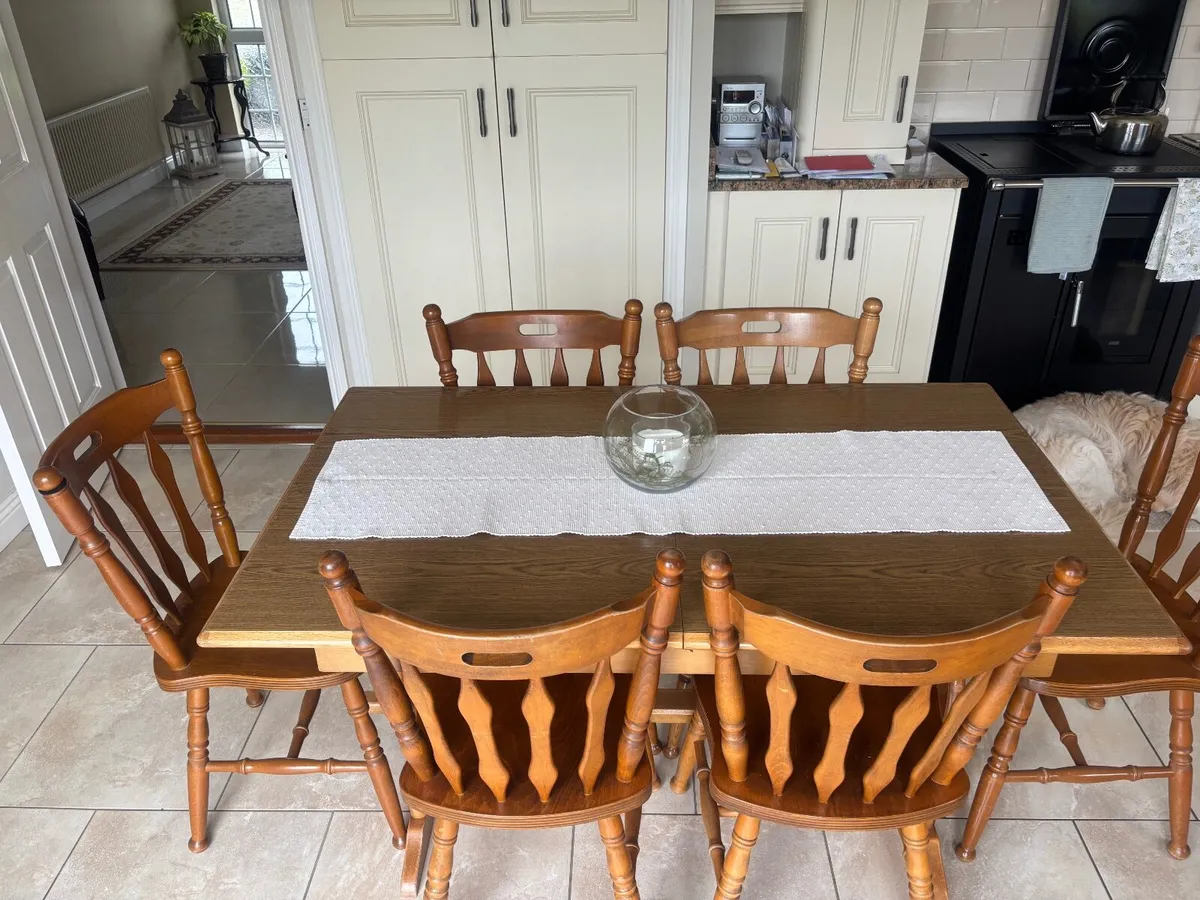 Extendable Kitchen Table and 6 chairs - Image 3