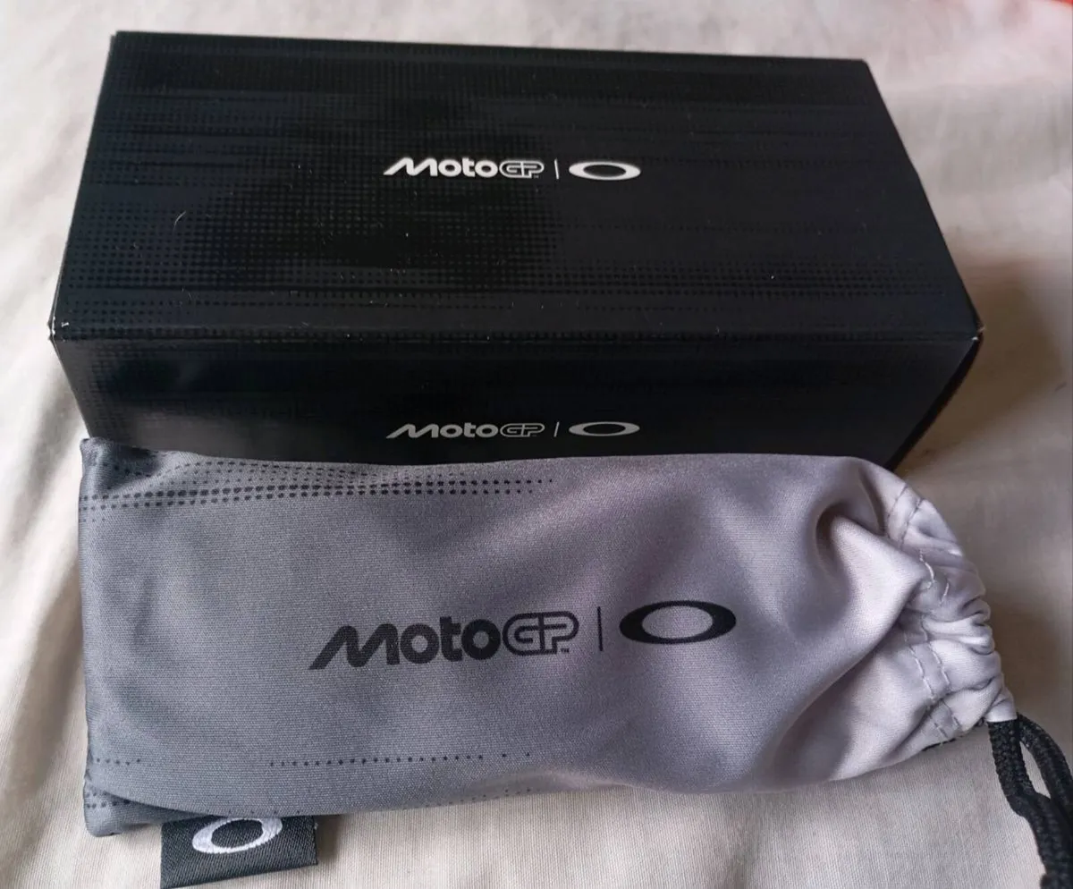 Oakley Moto gp edition sunglasses..NEW.. - Image 2