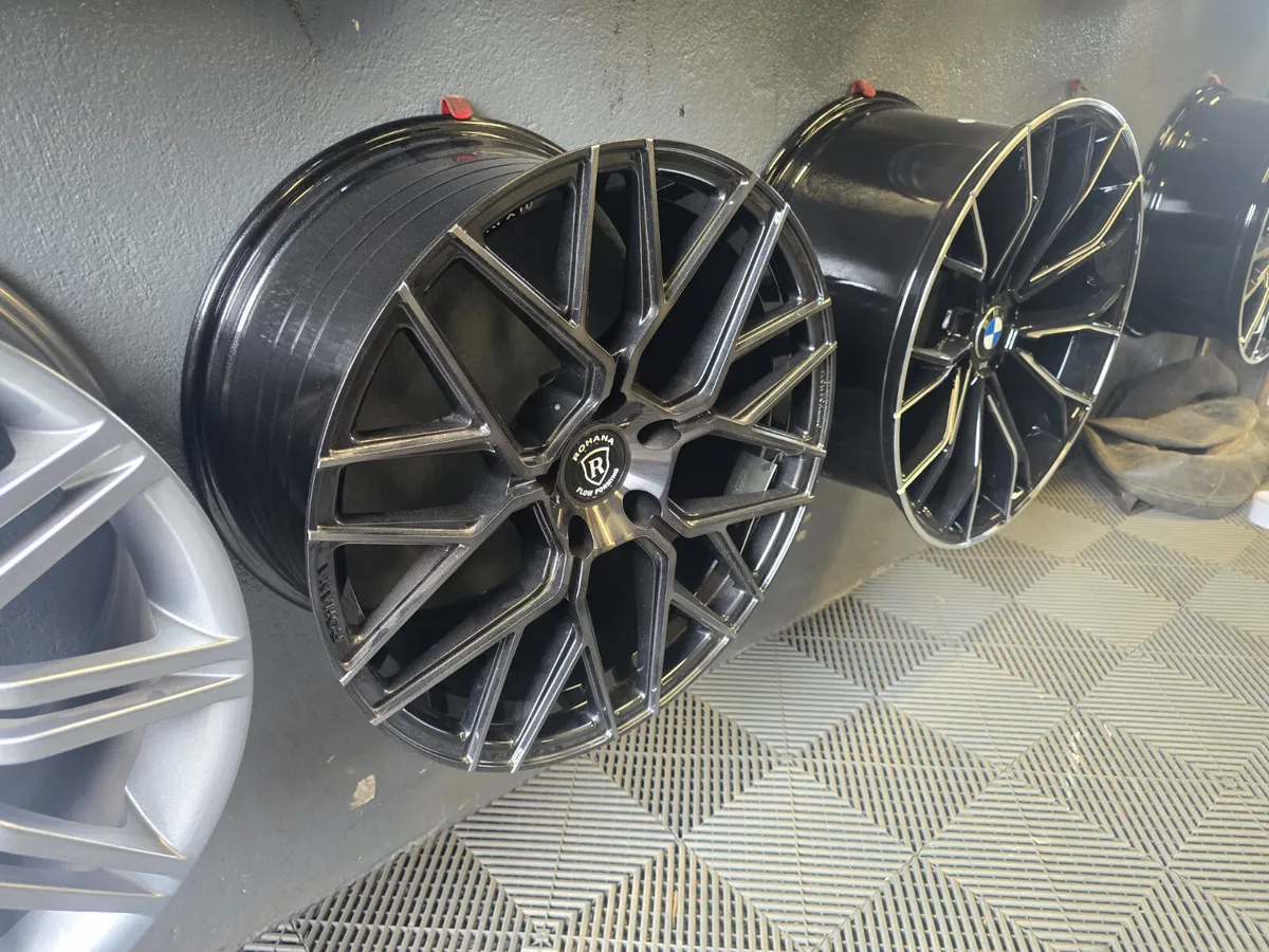 **Special** 19" Rohana RFX10