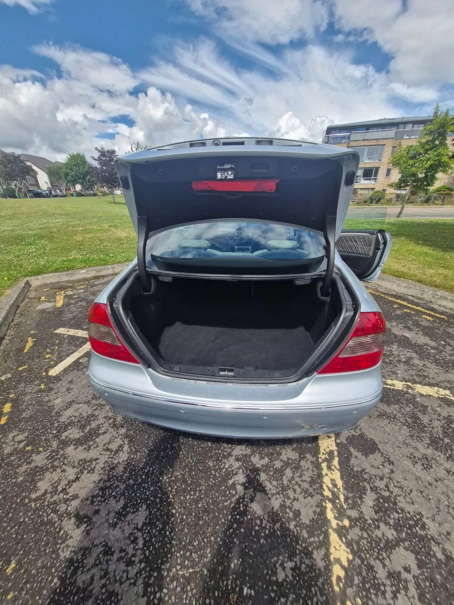 Mercedes-Benz CLK 220 AVANTGARDE - Image 3