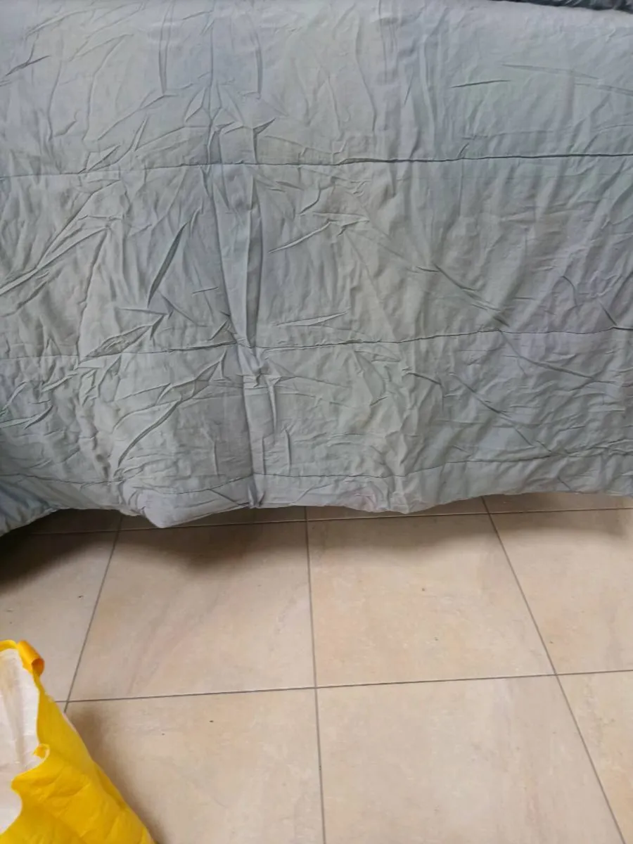 LARGE BACK PACK + BLANKET - Image 3