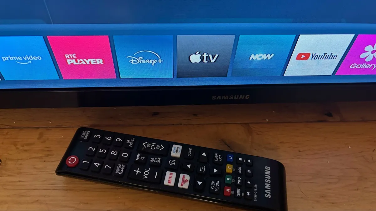 32” Samsung Smart TV with HDR - Image 4