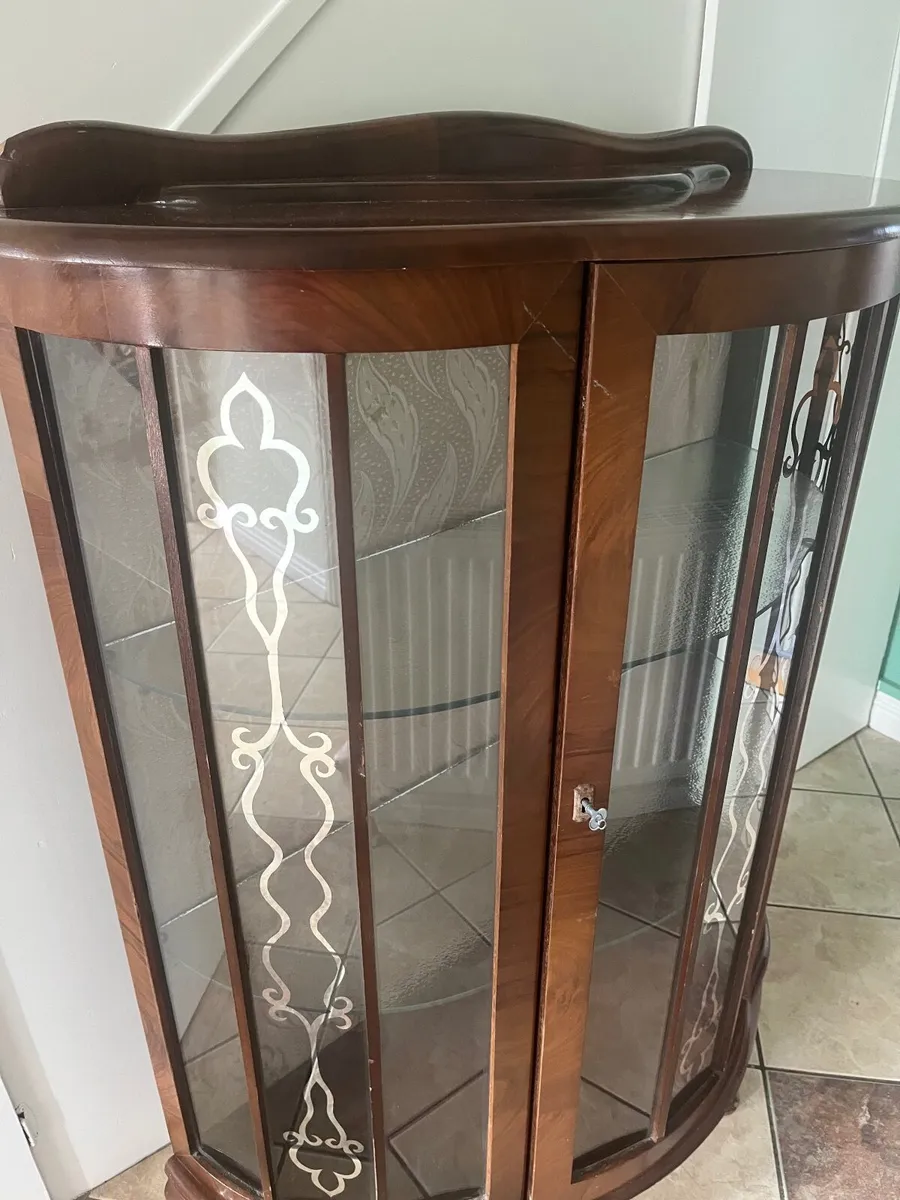 Vintage China cabinet - Image 1
