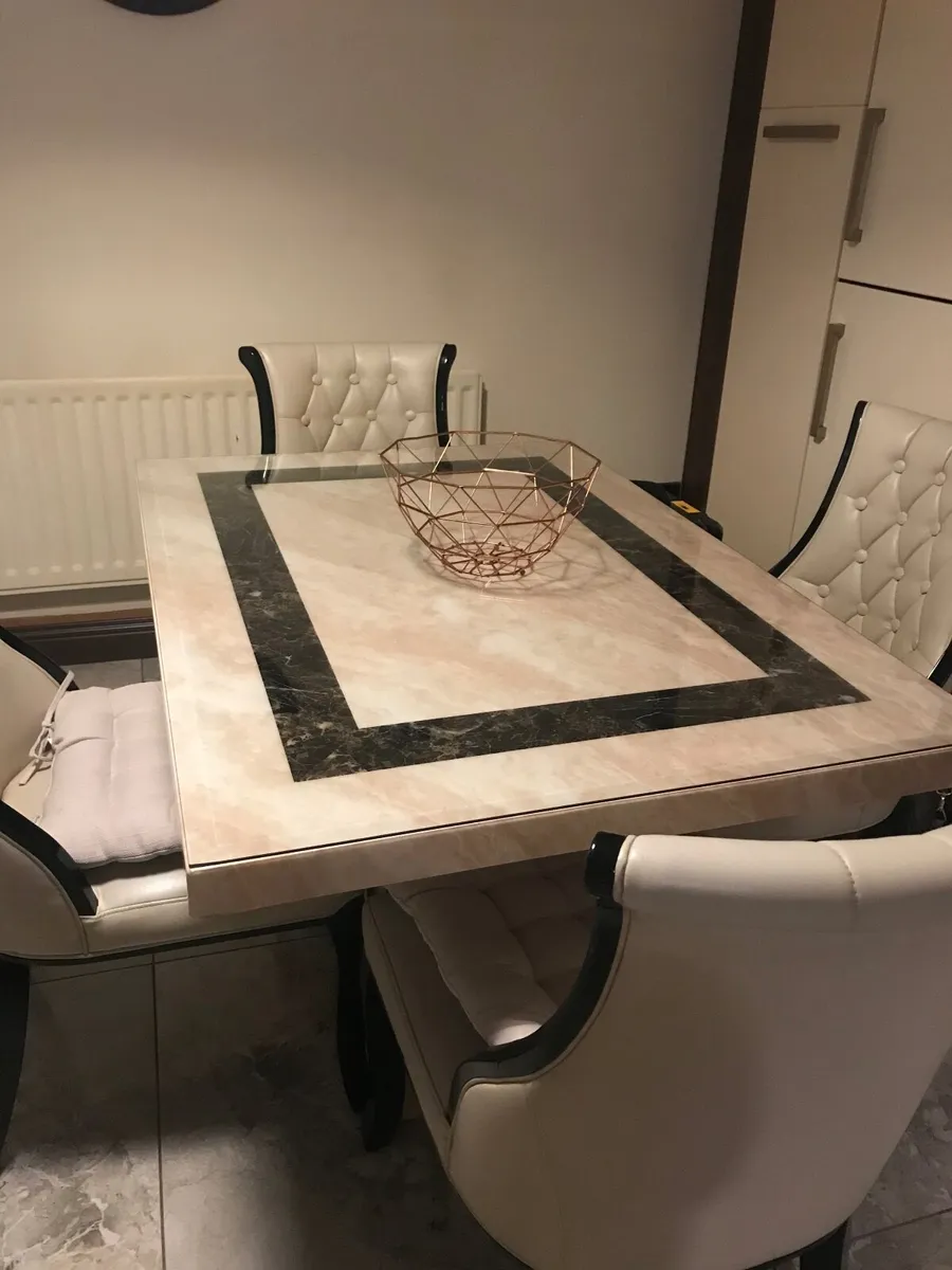 Kitchen table and chairs - Image 3
