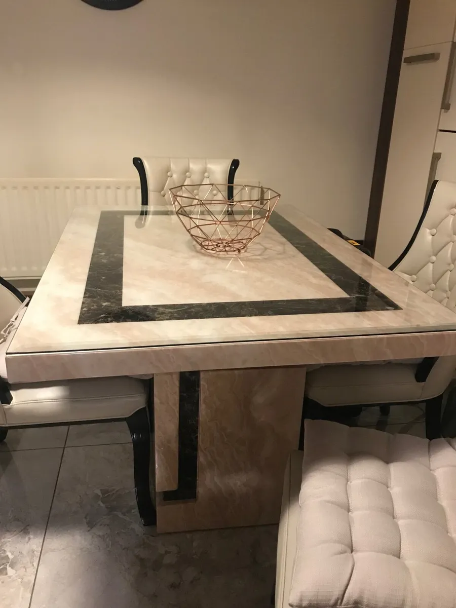 Kitchen table and chairs - Image 4