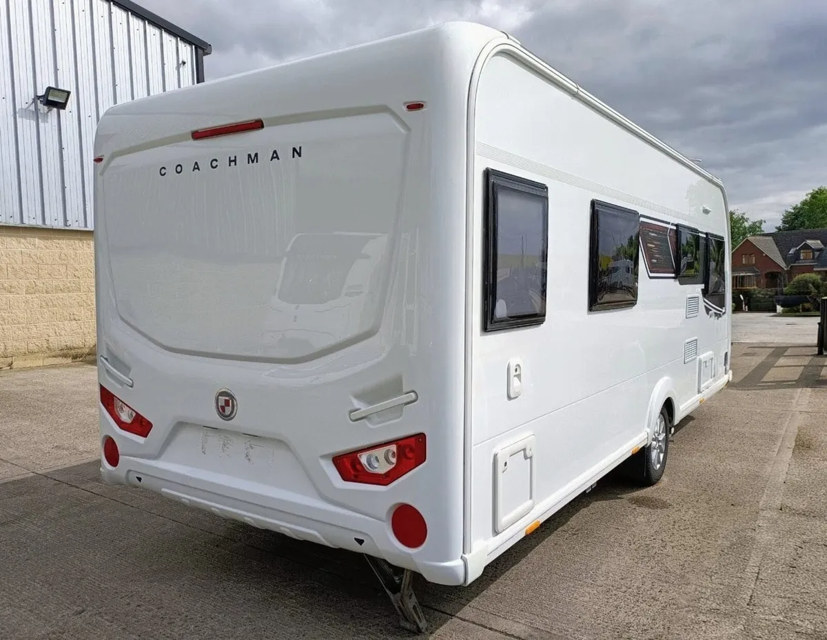2021 COACHMAN VIP 565 - Image 3