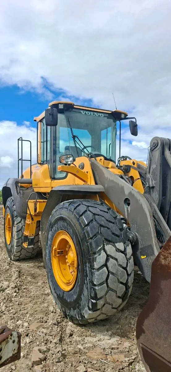 Loading shovel - Image 1