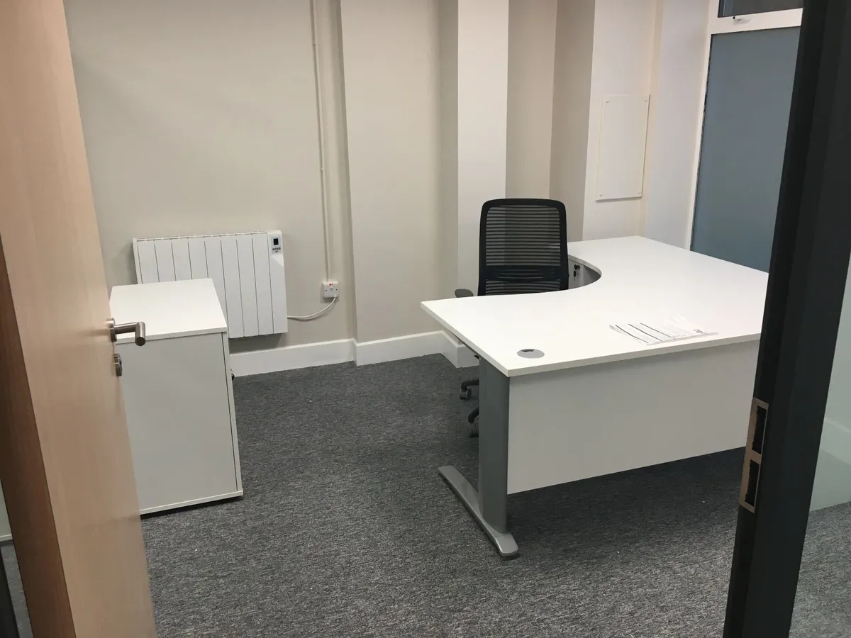 As Good As New Hunt Office Furniture - Image 2