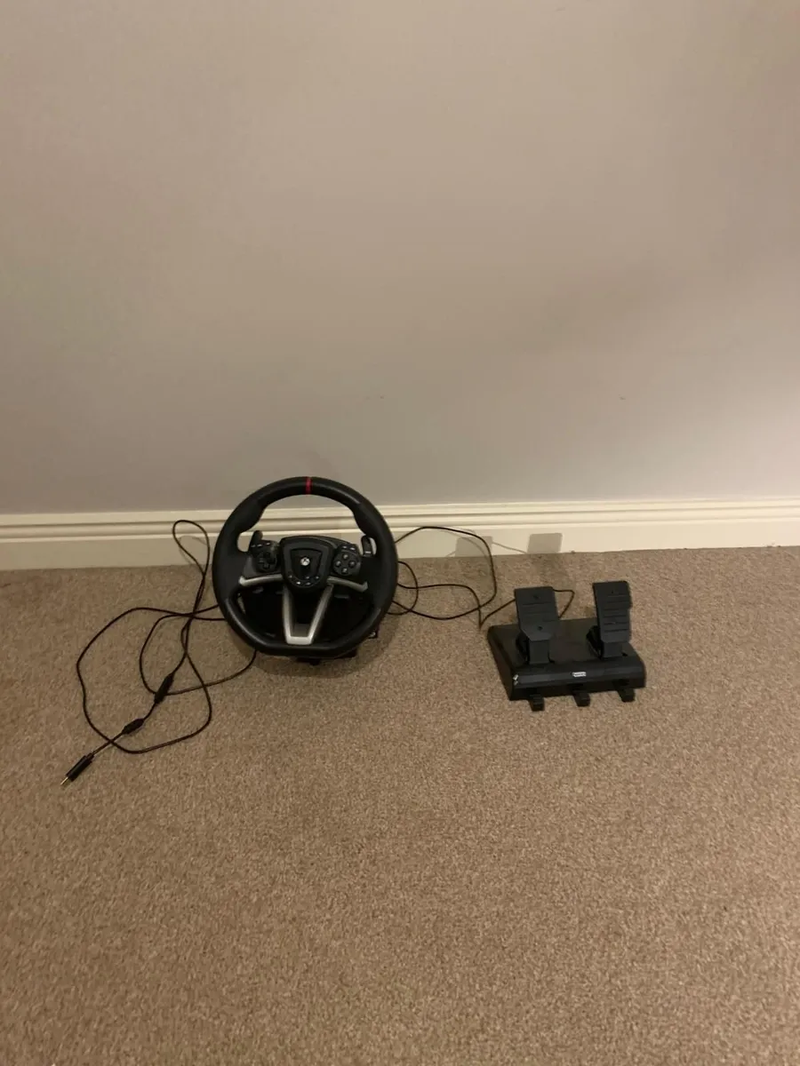 Xbox steering wheel and pedals - Image 1
