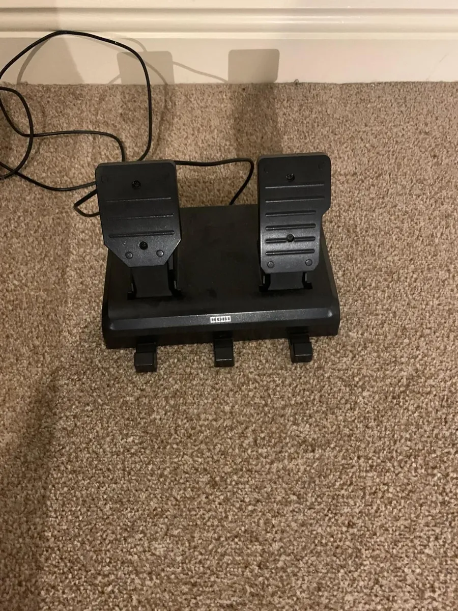 Xbox steering wheel and pedals - Image 2