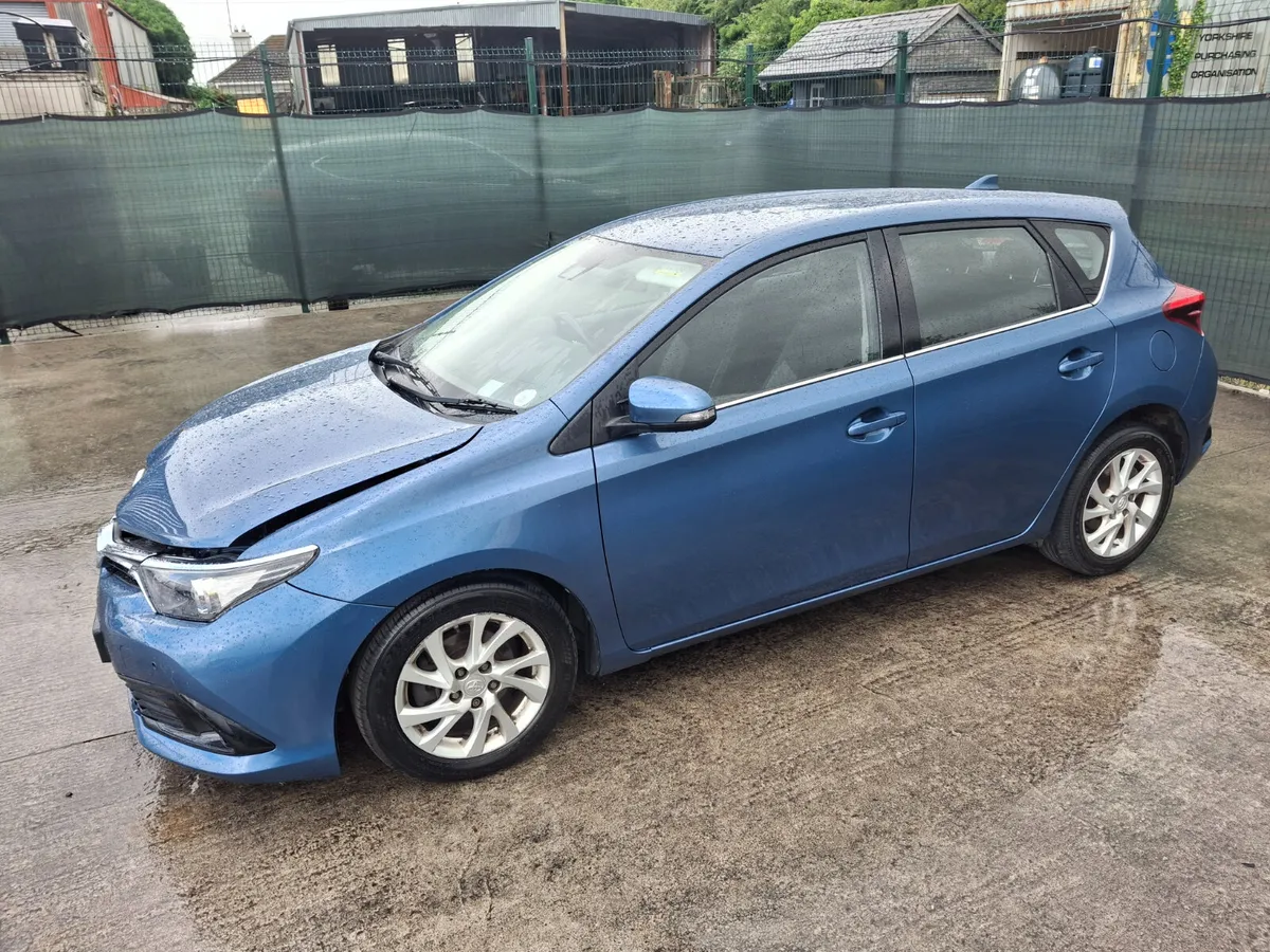 2017 Toyota Auris    Automatic - Image 2