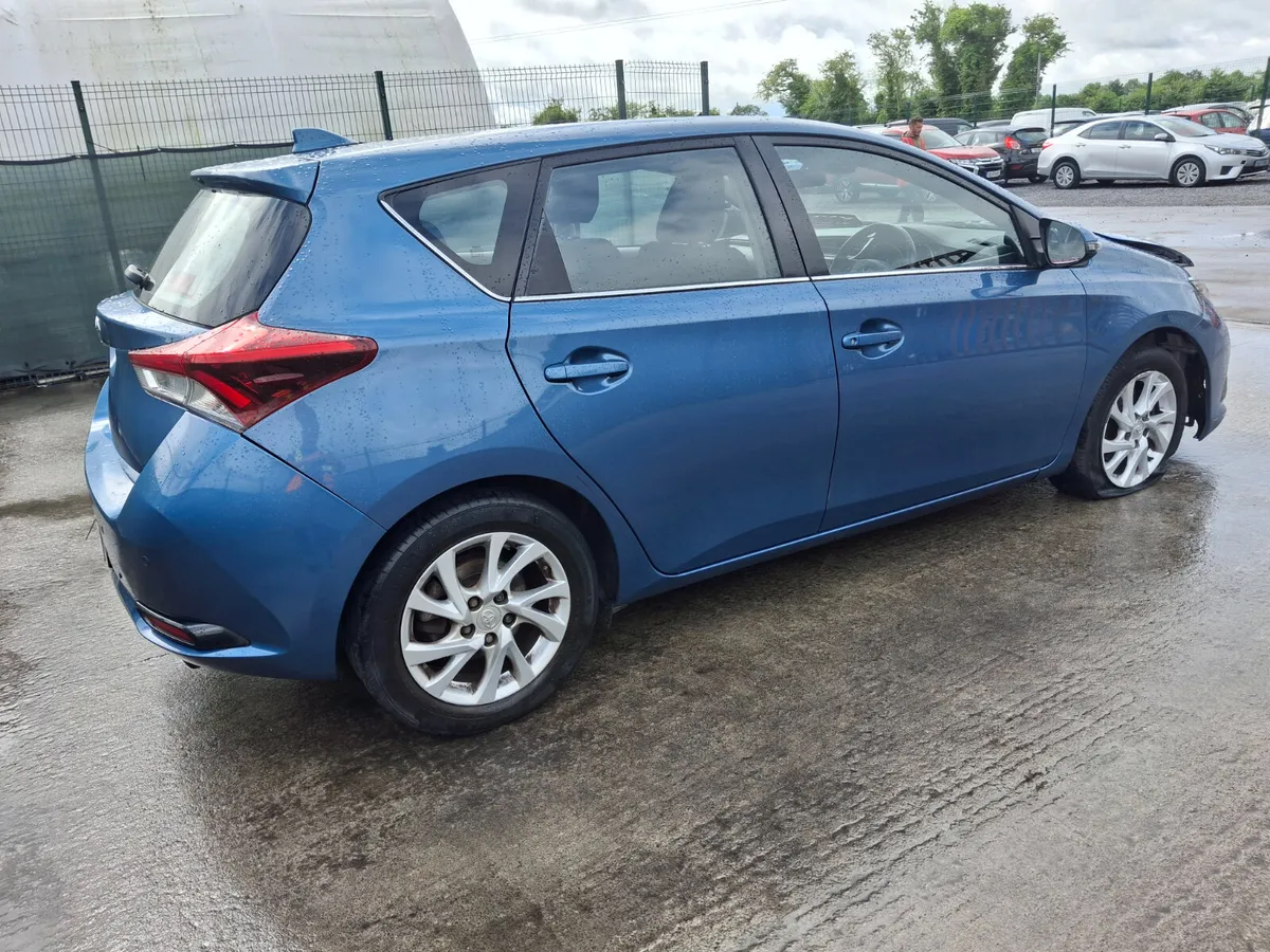 2017 Toyota Auris    Automatic - Image 3