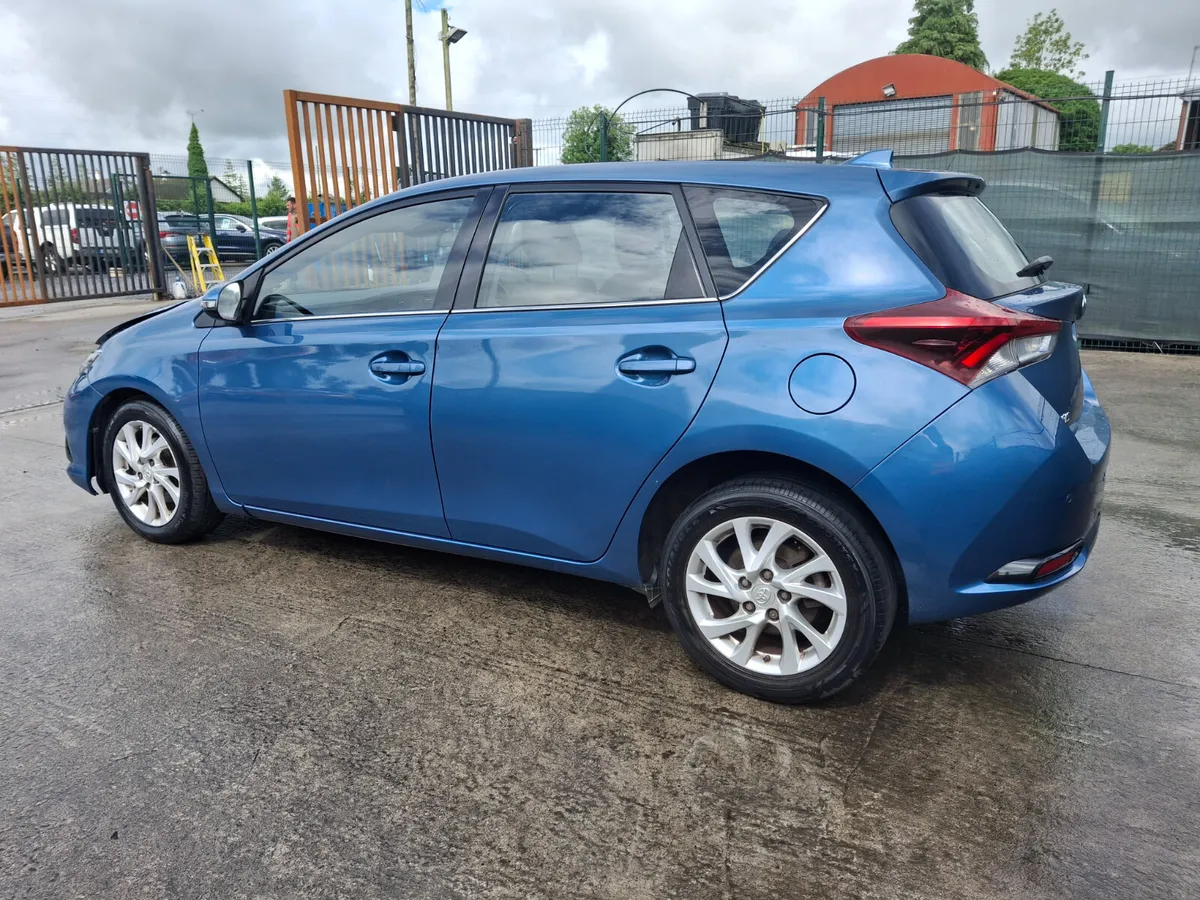 2017 Toyota Auris    Automatic - Image 4