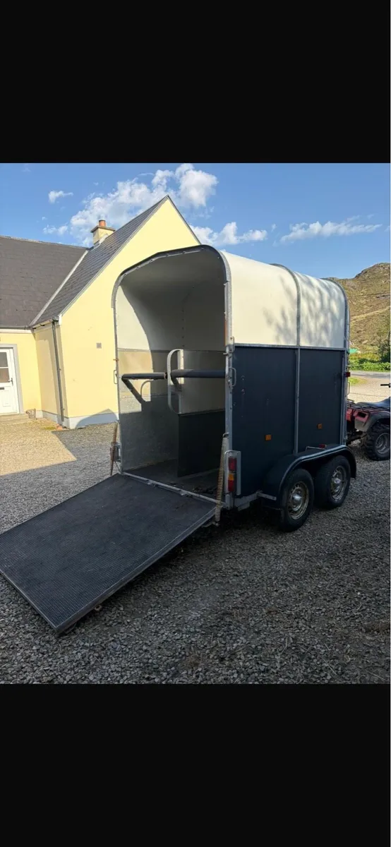 Double horsebox - Image 1