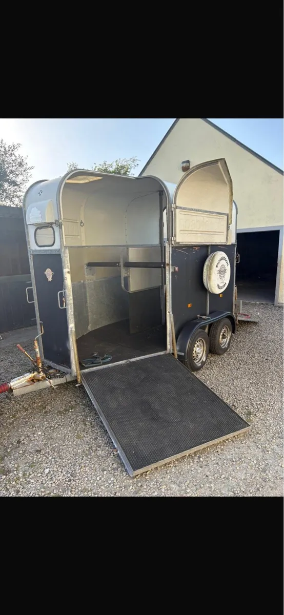 Double horsebox - Image 2