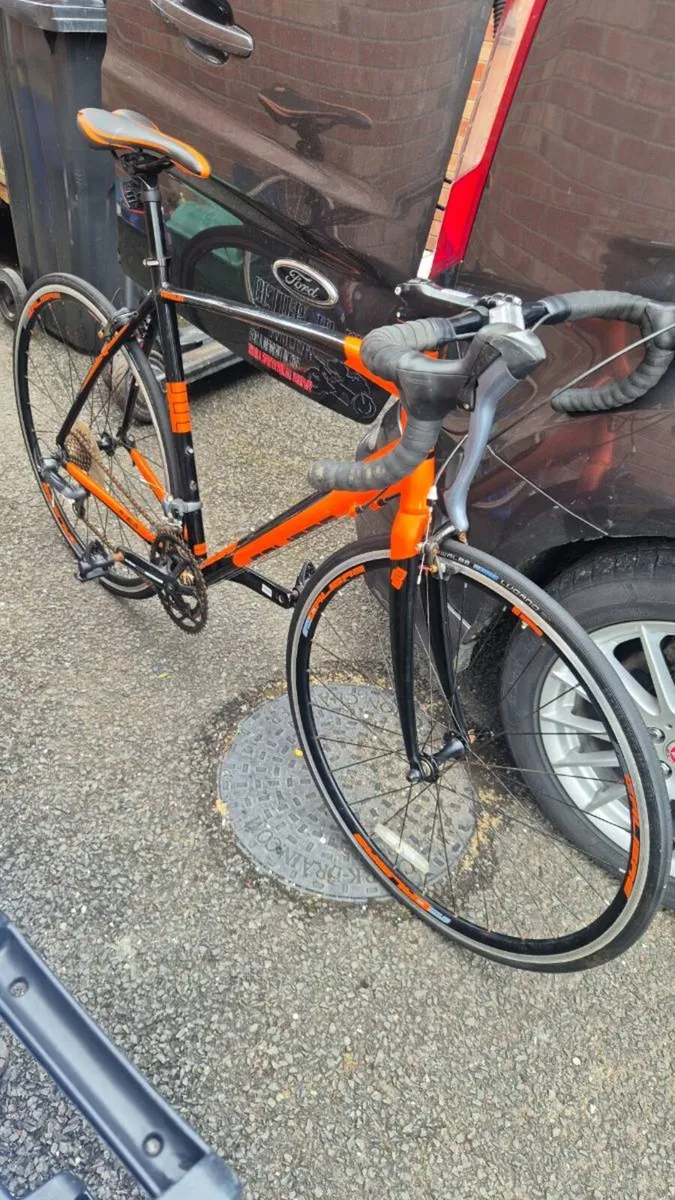 Road racing bike - Image 1