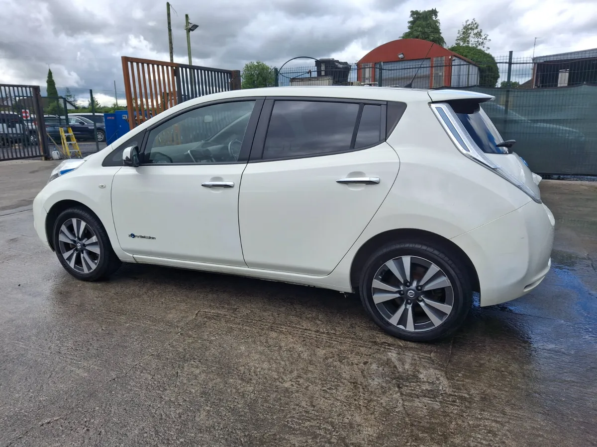 2017 Nissan Leaf  E Tekna  Automatic - Image 4