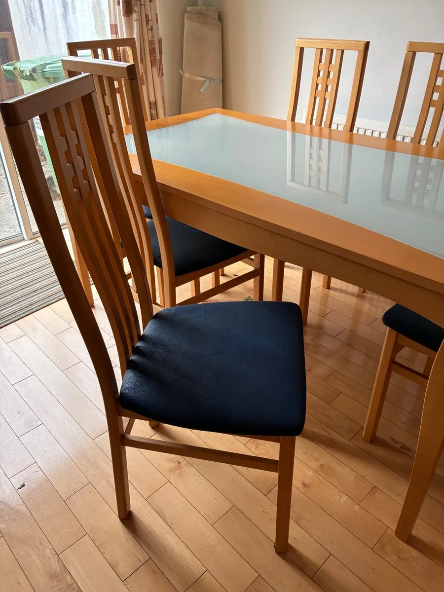 Dining table - Image 1