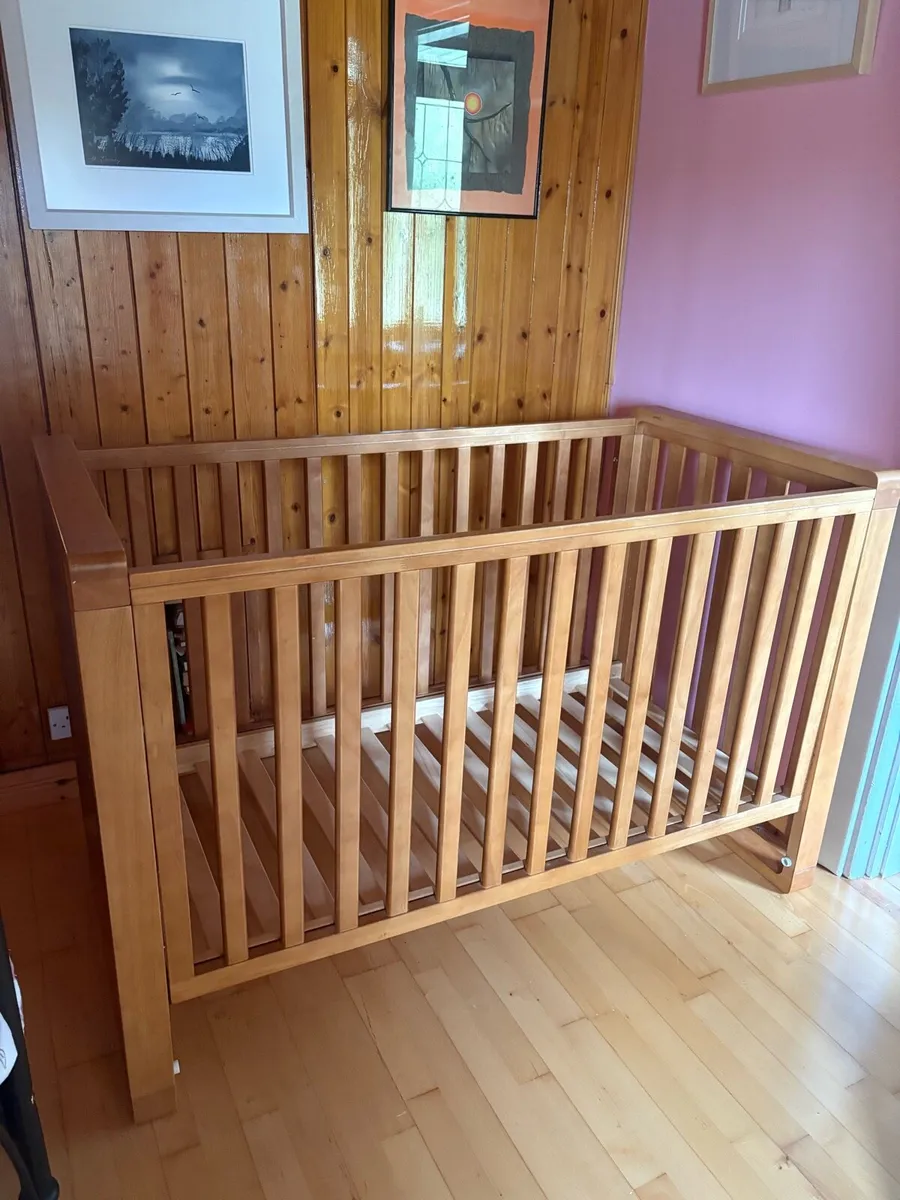 Cot - baby / toddler - Image 1