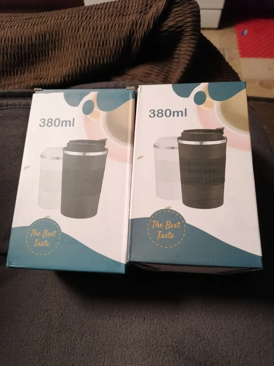 2 travelling coffee with lids new - Image 1