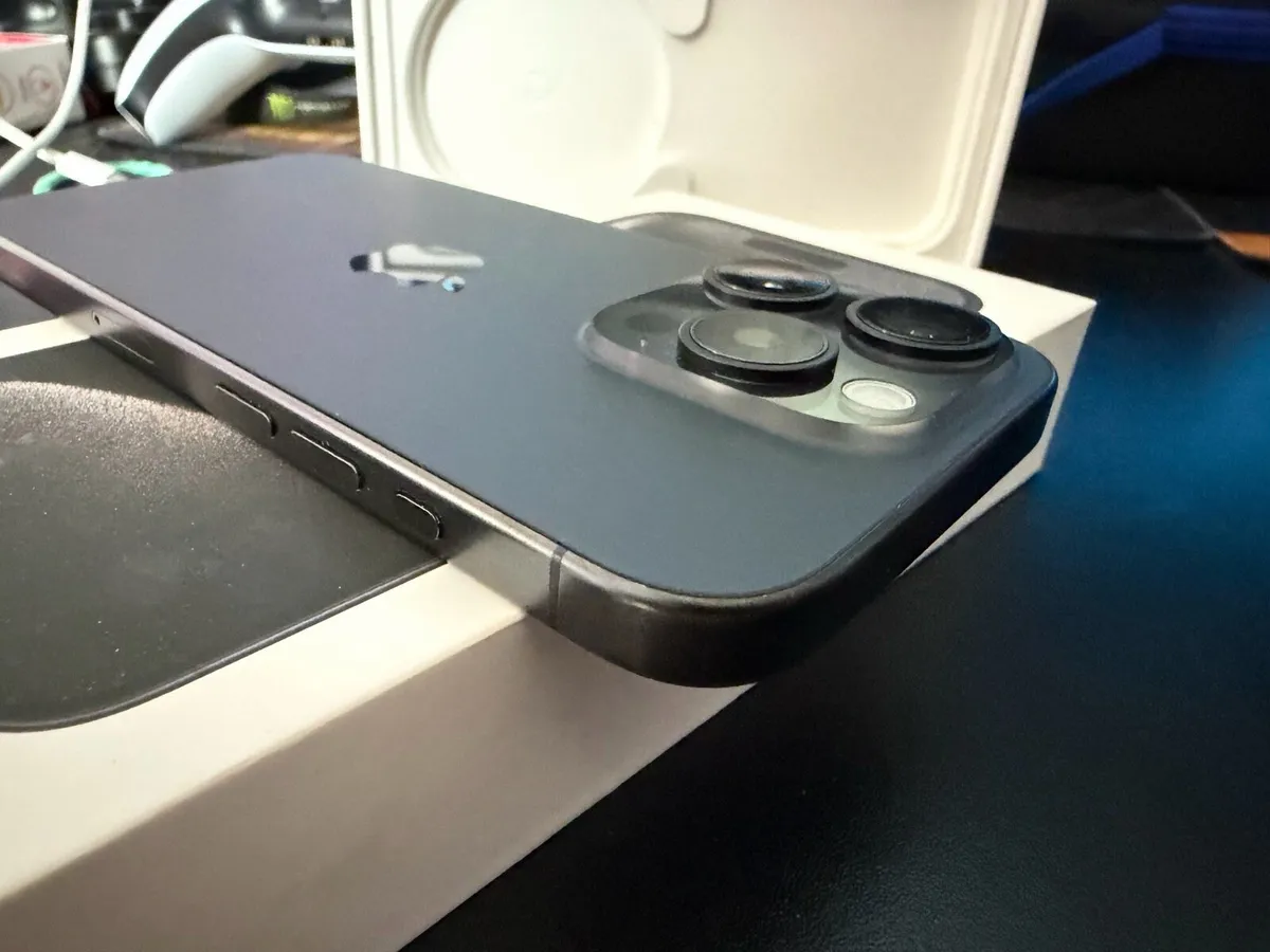 iPhone 15 Pro 128GB Black & Unlocked - Image 4