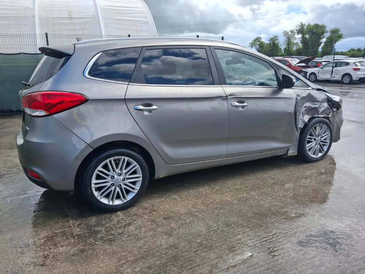 2017 Kia Carens  7 seater - Image 3