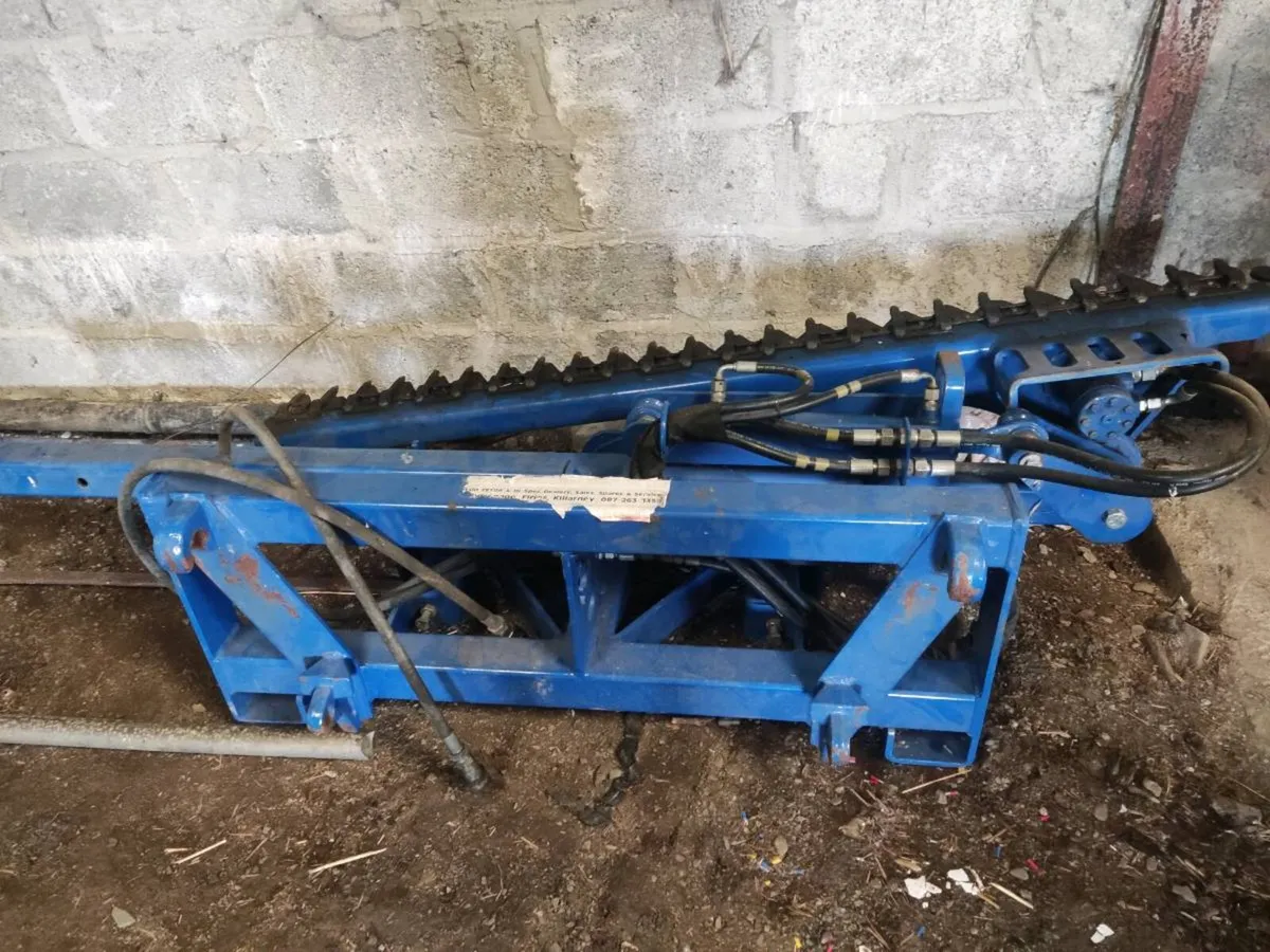 Slantrac hedge cuttier - Image 2